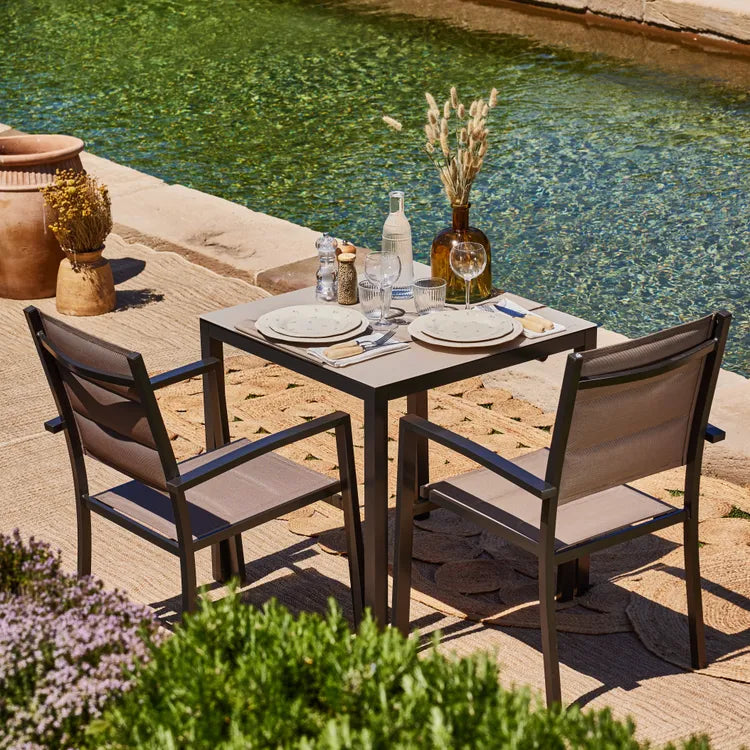 Mesa fixa fixa 70×70 e 2 cadeiras jardim marrom - Tóquio